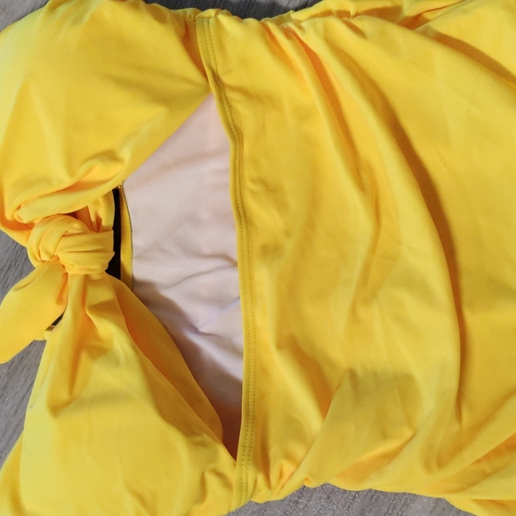 Yellow bathing suit - Picture 2 of 5